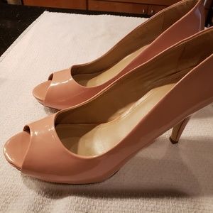 Fergalicious Women's Grace Peep-Toe Pumps size 10